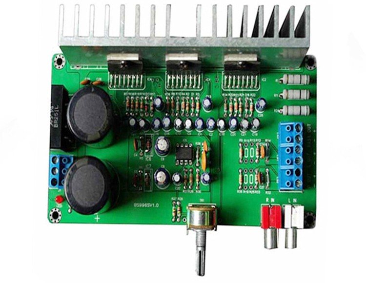 A driver board with a finned aluminium heatsink, two large electrolytic capacitors, a trimmer and blue terminal blocks